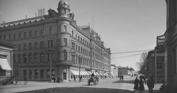 The first Sampo headquarters was located in central Turku in a building known as “The Verdandi House”. It remains to this day on the corner of Aurakatu and Linnankatu.