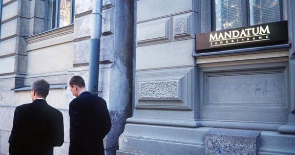 The investment bank Mandatum enjoyed success in the 1990s, particularly in the areas of mergers and aquisitions and securities dealing.Mandatum merged with Sampo at the start of the 2000s. 