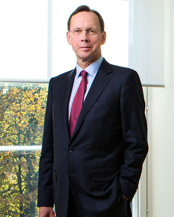 A portrait of Sampo Group CEO Kari Stadigh.